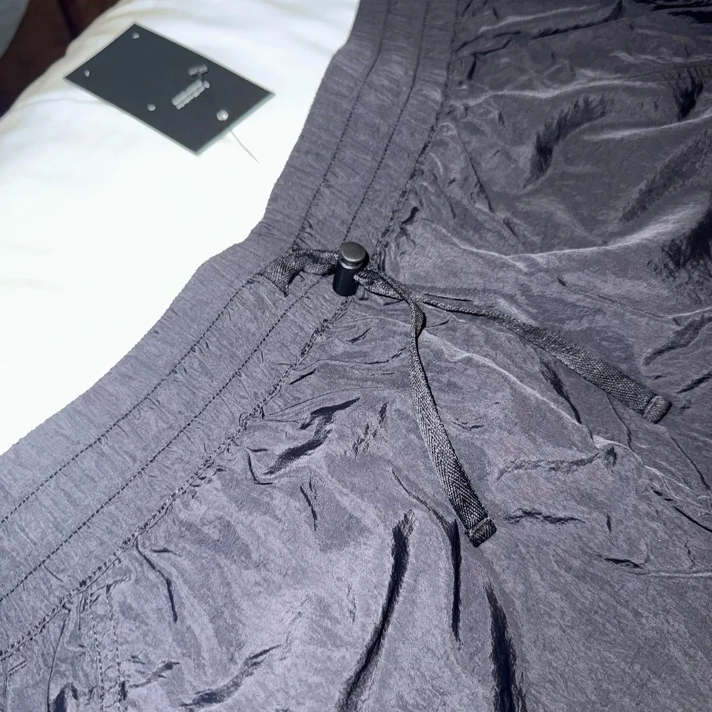 Fabletics Woven Crinkle Pant sz L NEW! - Picture 6 of 12